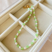 Load image into Gallery viewer, GREEN FLOWER PEARL NECKLACE