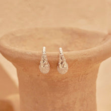 Load image into Gallery viewer, CALAMAR EARRINGS