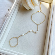 Load image into Gallery viewer, PEARL HAND CHAIN