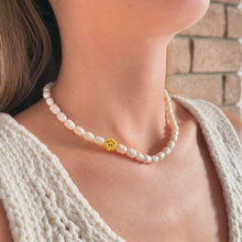 Load image into Gallery viewer, SMILE PEARL NECKLACE