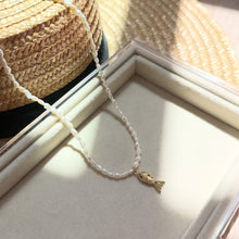 Load image into Gallery viewer, GOLD FISH PEARL NECKLACE