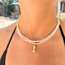 Load image into Gallery viewer, GOLD FISH PEARL NECKLACE
