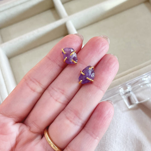 AMATISTA STUDS