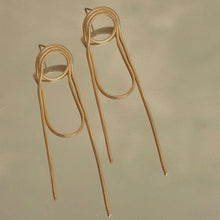 Load image into Gallery viewer, GOLD THREAD EARRINGS