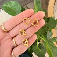 Load image into Gallery viewer, CORAZON STUDS