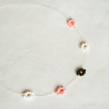 Load image into Gallery viewer, DAISY LOVE NECKLACE