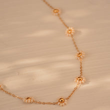 Load image into Gallery viewer, FLOWER NECKLACE